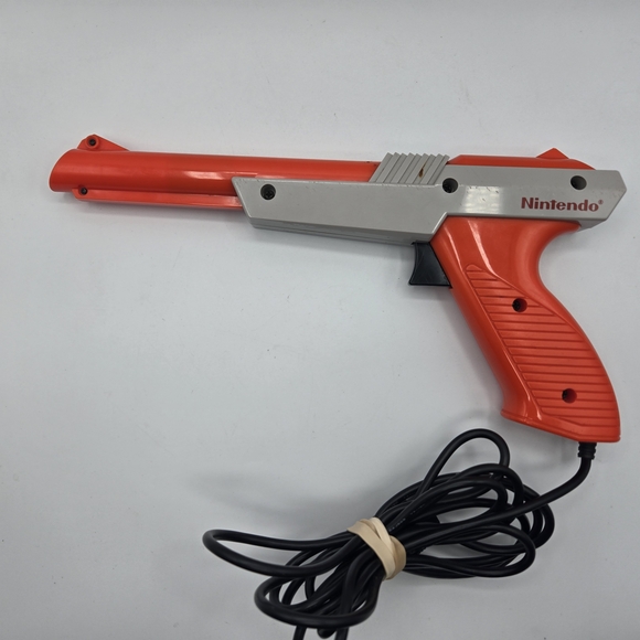 Nintendo Red and Gray Zapper Light Gun - Picture 1 of 4